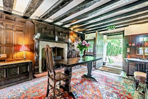 16. In the Hallway of Pekers Manor House