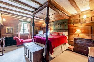 36. The Manor House at Pekes. The Oak bedroom, with Four Poster Bed. 