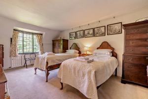 37. The Manor House at Pekes. Jasmine's Bedroom. 
