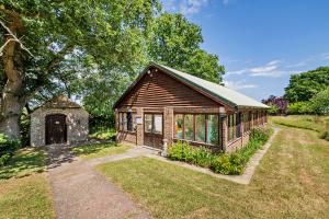 The Pekes Manor Estate - The Pool House.