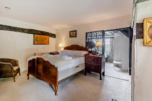 43. The Manor House at Pekes. Eva's Bedroom. 