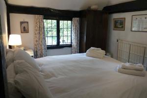 The Manor House at Pekes. The Corner Bedroom.