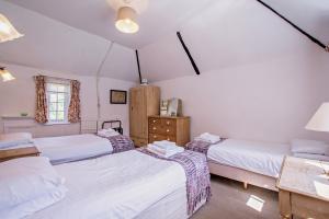 The Oast House on the Pekes Manor Estate - The Triple Bedroom. 
