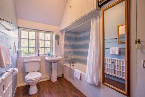 The Oast House on the Pekes Manor Estate - The Family Bathroom.