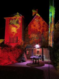 Pekes Manor at Night, on the occasion of Seth & Claire's 50th Anniversary. September 2025.