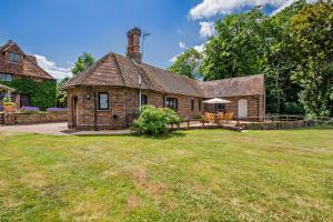 Tudor View at Pekes Manor - The view from the Ceremony Lawn.