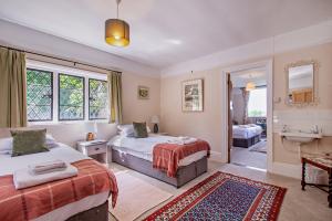 Tudor View at Pekes Manor - The Twin Bedroom. 