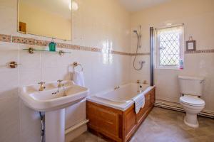 Tudor View at Pekes Manor - The Family Bathroom. 