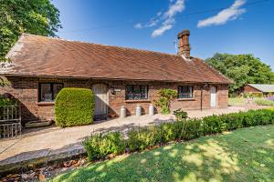 Tudor View at Pekes Manor - 