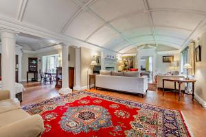 The Wing at Pekes Manor - The Living Room area