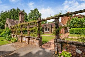 The Wing at Pekes Manor - 